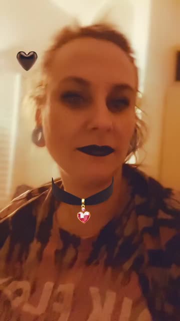 Preview for a Spotlight video that uses the Mocca Heart Lens