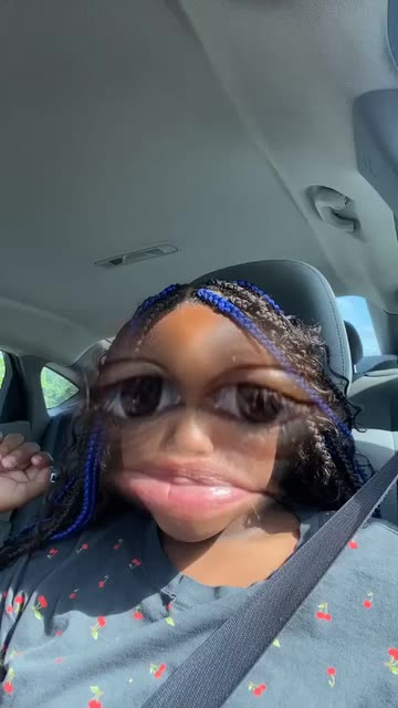 Preview for a Spotlight video that uses the Huge Face Lens