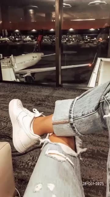 Preview for a Spotlight video that uses the Airport Streak Lens