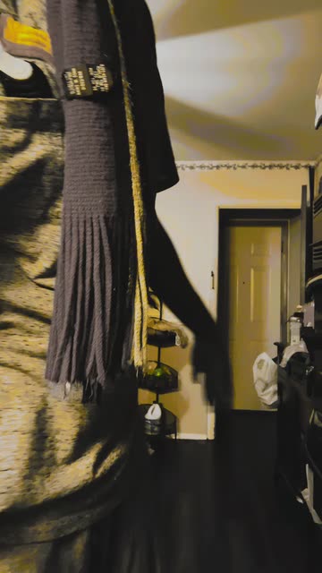 Preview for a Spotlight video that uses the dark yellow Lens