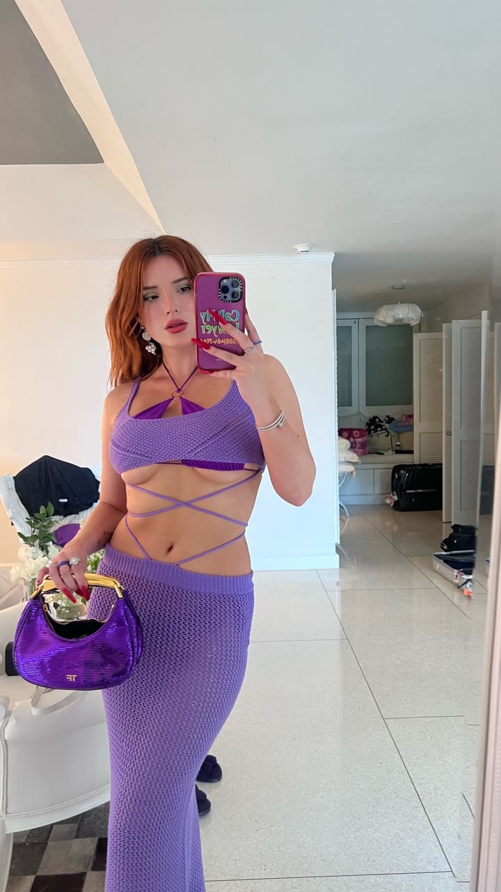 محتوى سناب شات لـ Bella Thorne