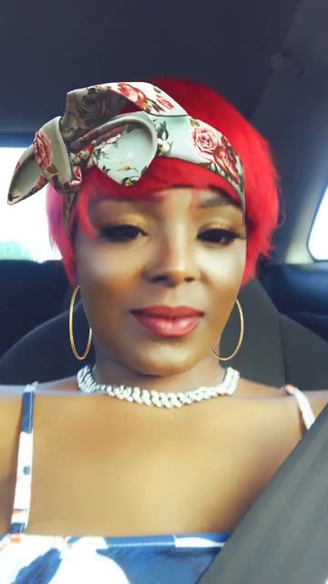 Preview for a Spotlight video that uses the Floral Headband Lens