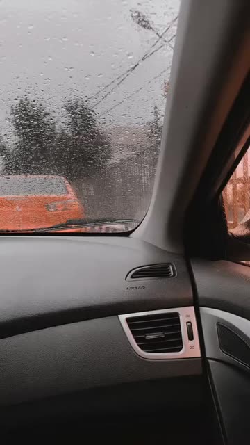 Preview for a Spotlight video that uses the rain Lens