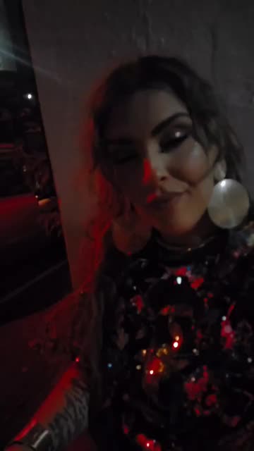 Preview for a Spotlight video that uses the honey tan Lens