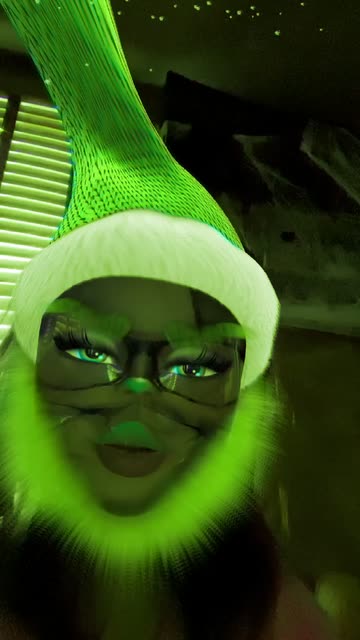 Preview for a Spotlight video that uses the LiL Grinch Lens