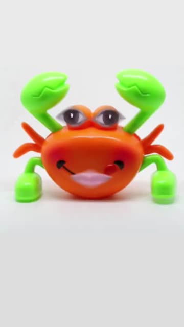 Preview for a Spotlight video that uses the Crab Toy Lens