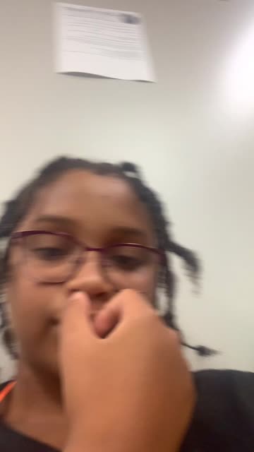 Preview for a Spotlight video that uses the Flashing lights Lens