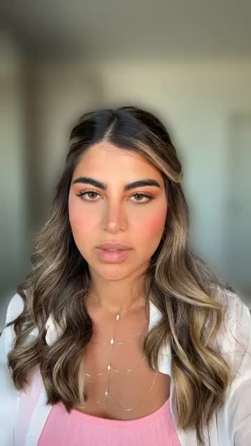 Preview for a Spotlight video that uses the Blurred Background Lens