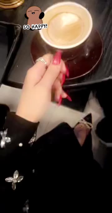Preview for a Spotlight video that uses the Alien Headband Lens