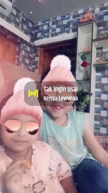 Preview for a Spotlight video that uses the Knitted Hat Lens