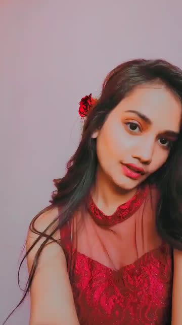 Preview for a Spotlight video that uses the CANDY Lens