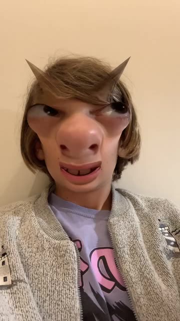 Preview for a Spotlight video that uses the Me As Alien Lens