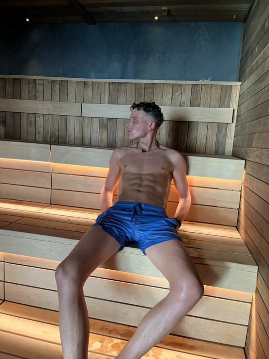 Blondestud69