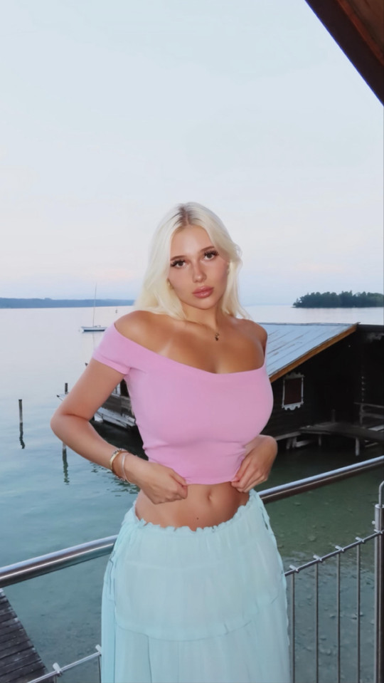 bellaaxvv