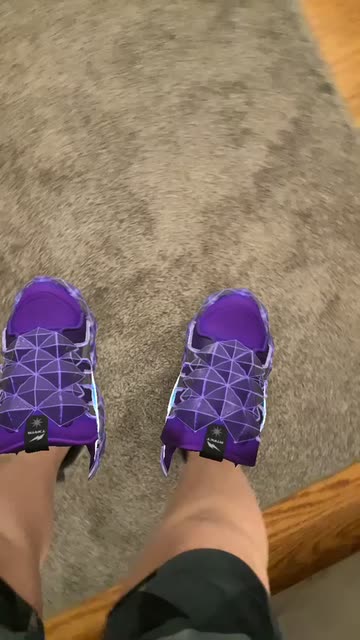 Preview for a Spotlight video that uses the Alien Sneakers Lens