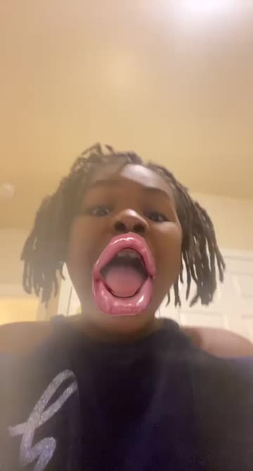 Preview for a Spotlight video that uses the big lips Lens