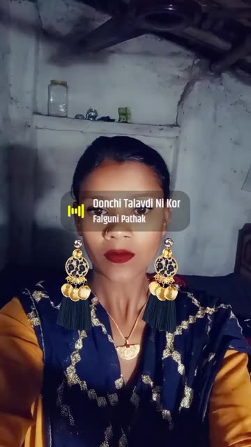 Preview for a Spotlight video that uses the Earrings Set Lens
