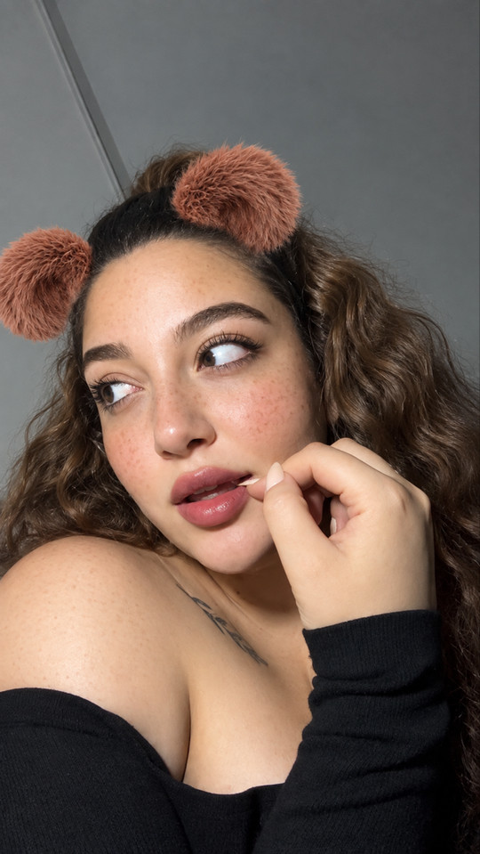 Sella 🦋 Spotlight #fapchati2