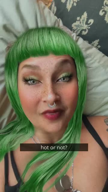 Preview for a Spotlight video that uses the Green Hair with Freckles Lens