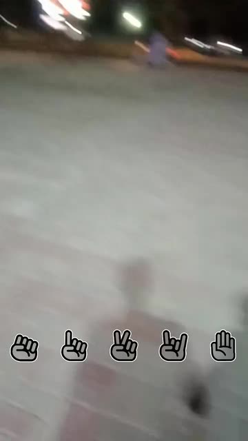 Preview for a Spotlight video that uses the Hand Gestures Lens