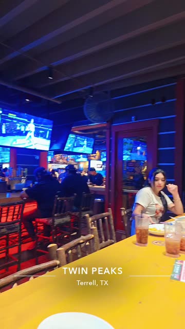 Lucky's Bar Bingo & Billiards