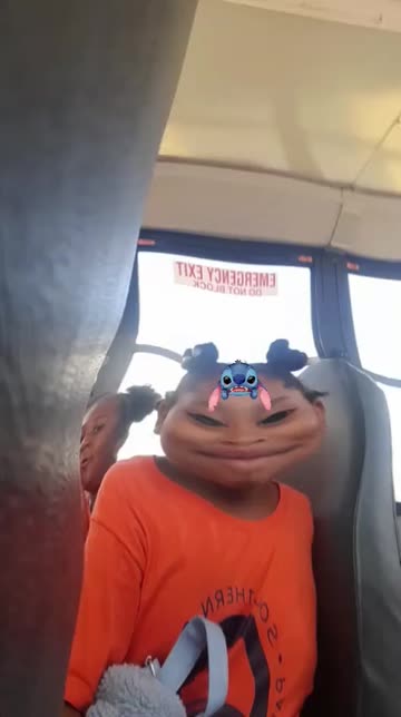 Preview for a Spotlight video that uses the Comedy Stitch Lens