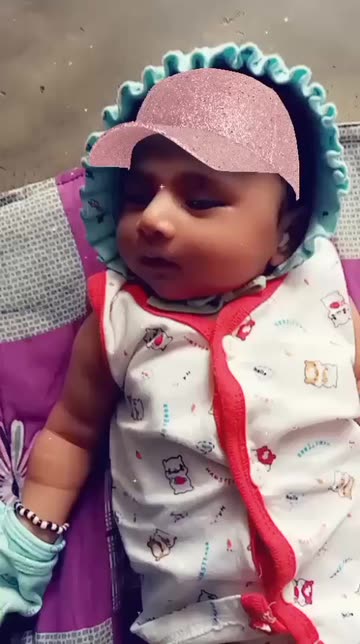 Preview for a Spotlight video that uses the Glitter Cap Lens
