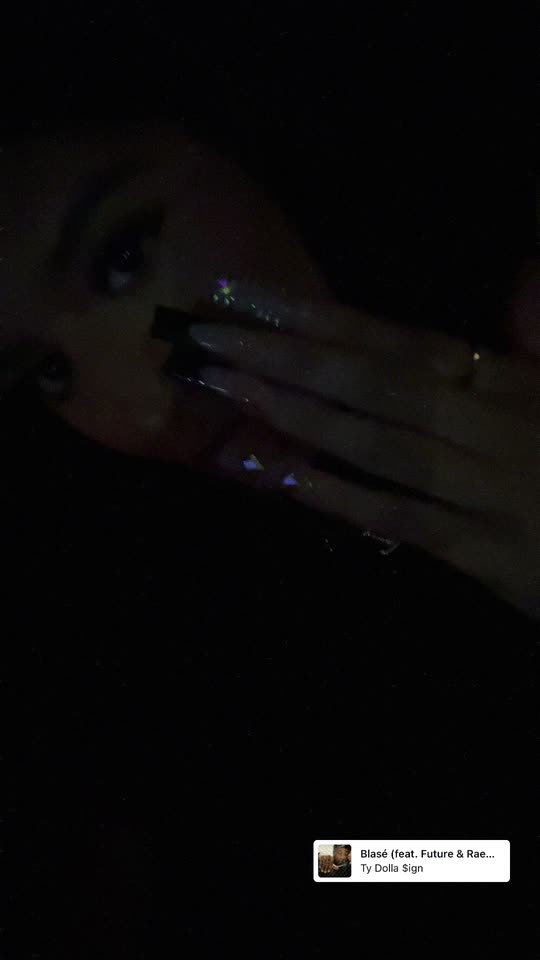 mmm.arianaa