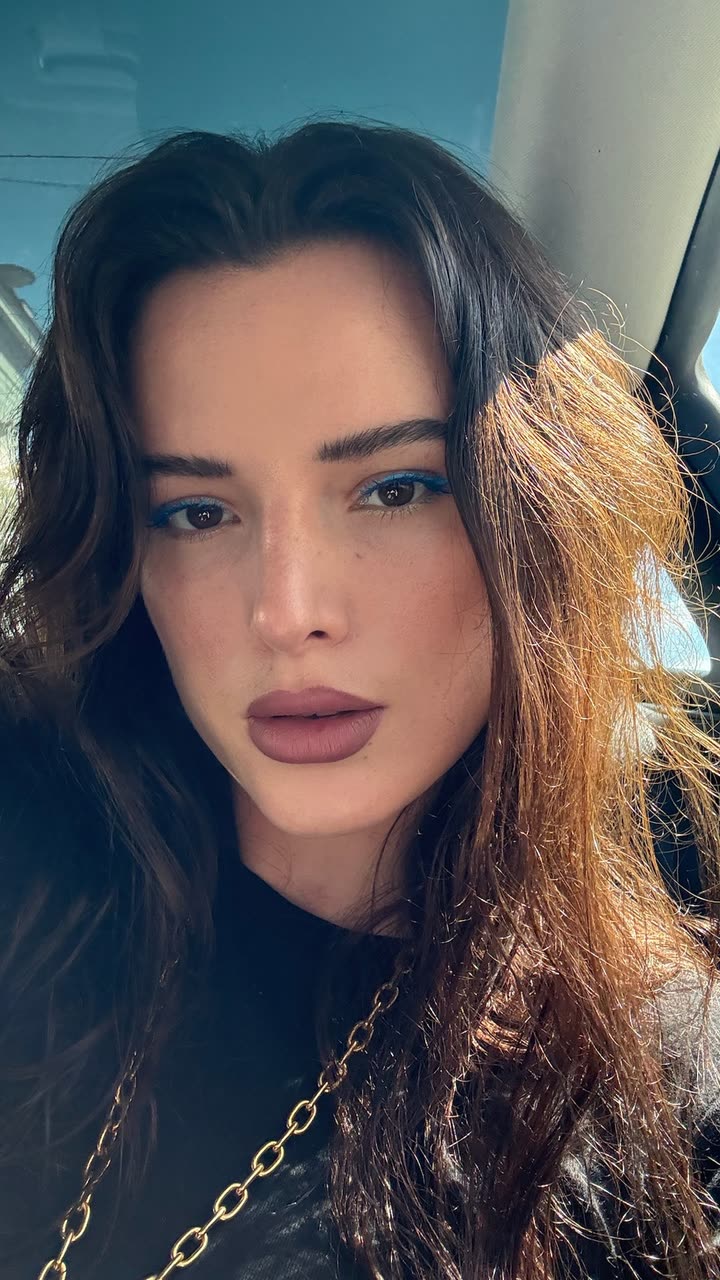 محتوى سناب شات لـ Bella Thorne