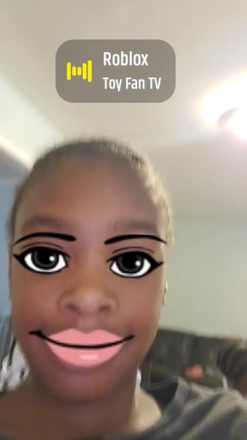 Preview for a Spotlight video that uses the Womanly Lens