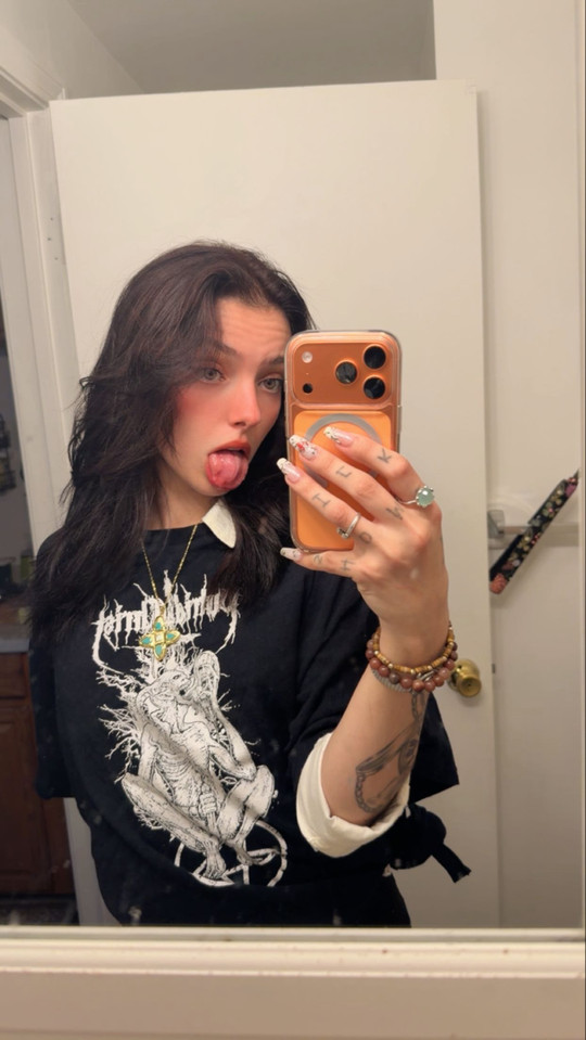 carlywrldxxx