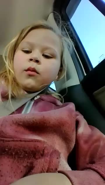 Preview for a Spotlight video that uses the Perfect Selfie Lens