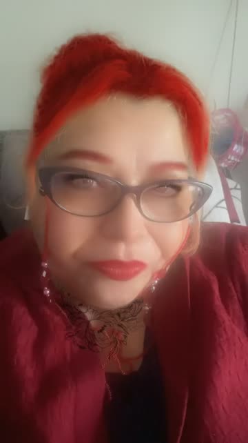 Preview for a Spotlight video that uses the Red Hair & Tunnels Lens
