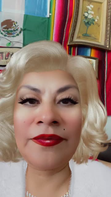 Preview for a Spotlight video that uses the Hollywood Glam Lens