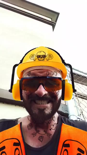 Preview for a Spotlight video that uses the Bold Builder Lens