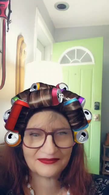 Preview for a Spotlight video that uses the Hair with Cans Lens