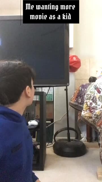 Preview for a Spotlight video that uses the Huge Face Lens