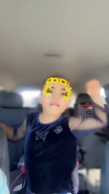 Preview for a Spotlight video that uses the Eye Catching Look Lens