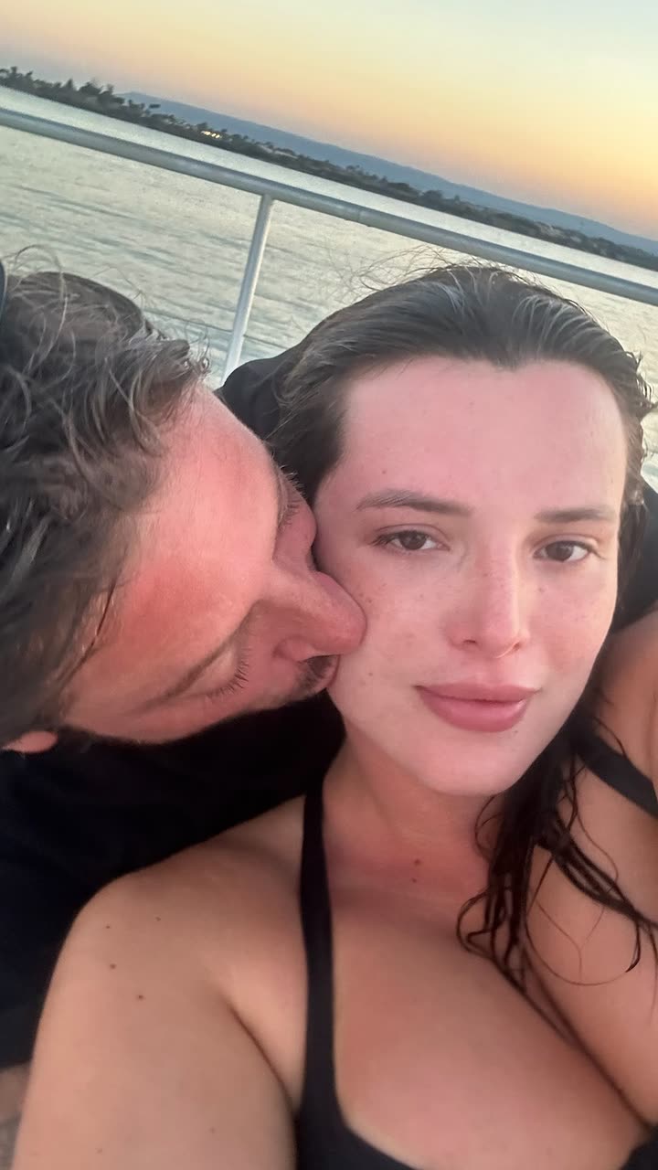 محتوى سناب شات لـ Bella Thorne