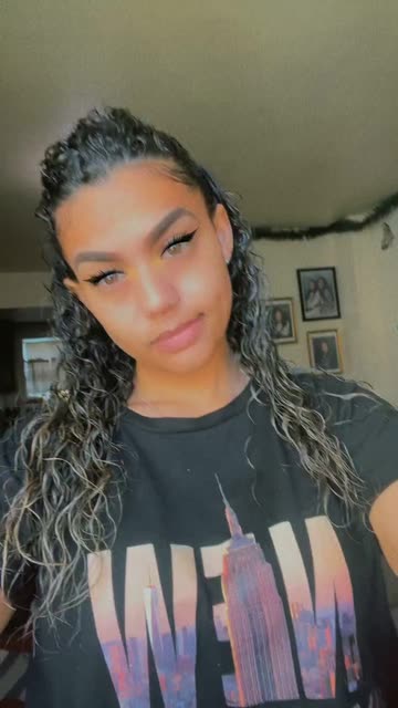 Preview for a Spotlight video that uses the yellow make up Lens
