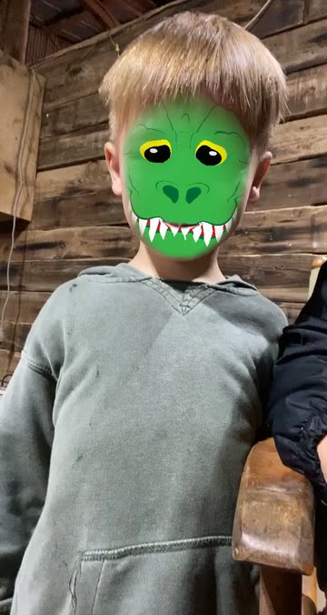 Preview for a Spotlight video that uses the Dinosaur Lens