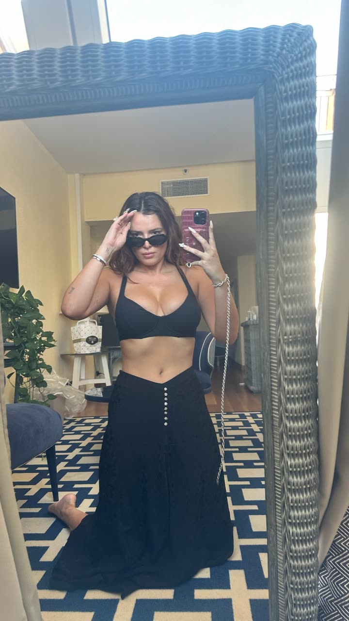 محتوى سناب شات لـ Bella Thorne
