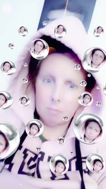Preview for a Spotlight video that uses the Metall Bubbles Lens