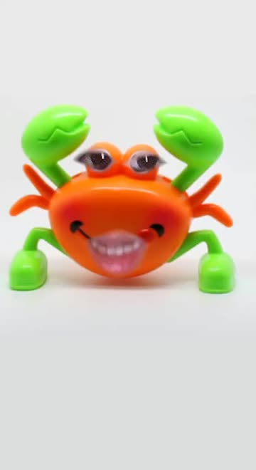 Preview for a Spotlight video that uses the Crab Toy Lens