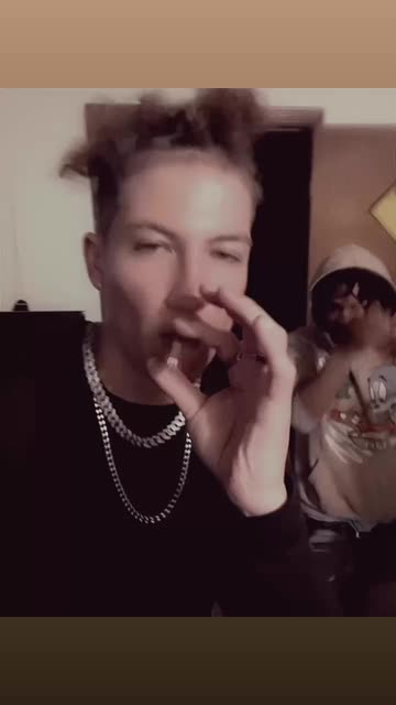 has jojo siwa smoked a cigarette Spotlight Snap
