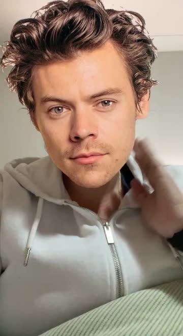 Preview for a Spotlight video that uses the harry styles Lens