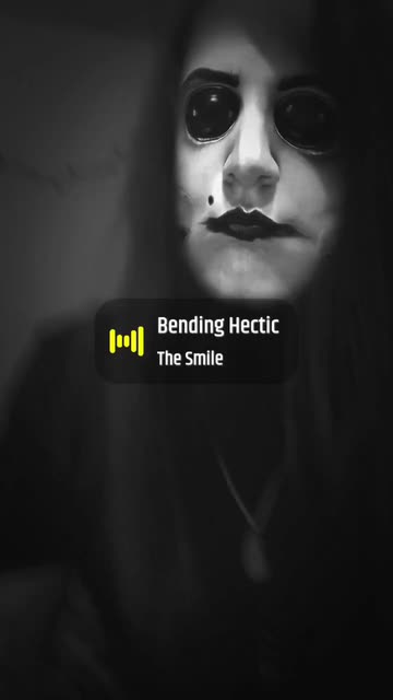 Preview for a Spotlight video that uses the BUTTONS-BE-EYEx5 Lens
