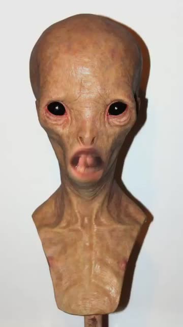 Preview for a Spotlight video that uses the heads of aliens Lens