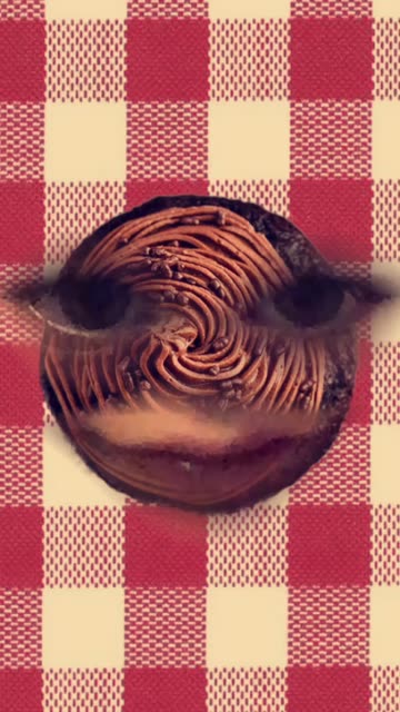 Preview for a Spotlight video that uses the Yummy Cupcake Lens