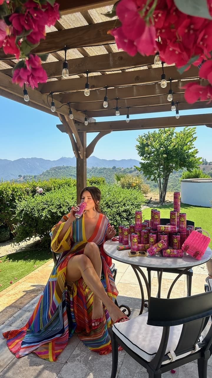 محتوى سناب شات لـ Bella Thorne